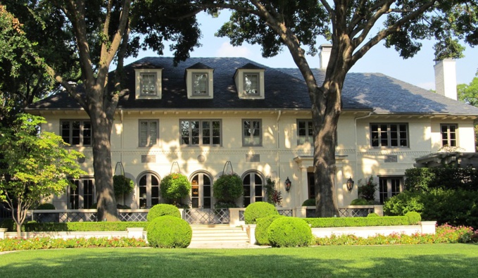 Luxury real estate in London is losing value