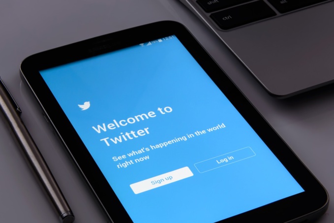 Twitter devalued by 10%