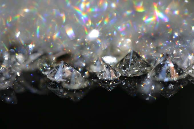 De Beers to pay top dollar to advertise diamonds