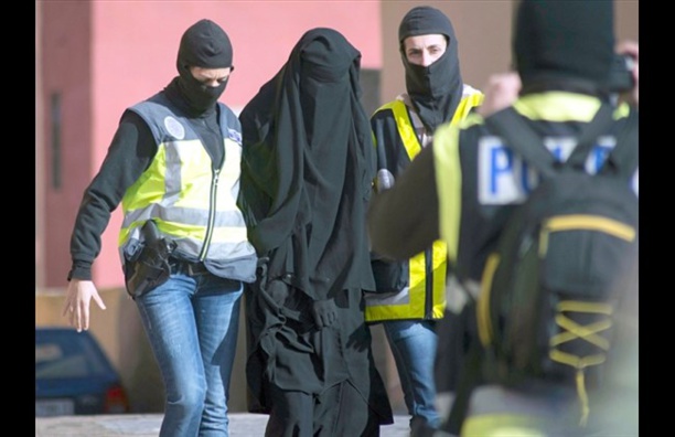 How ISIS recruits and helps its foreign fighters reach Syria & Iraq How ISIS recruits and helps its foreign fighters reach Syria & Iraq