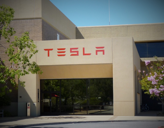 Tesla Attains Record Sales in Q1 2015