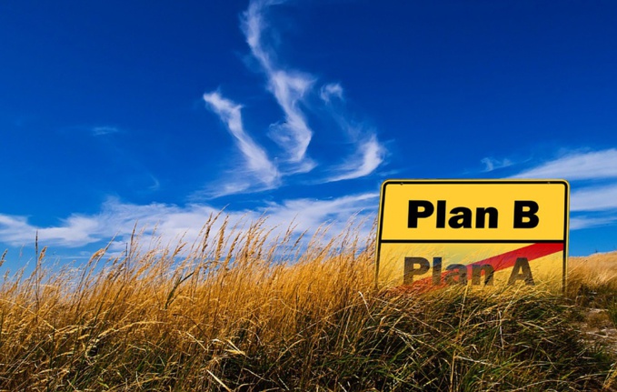 What risks threaten the world economy?