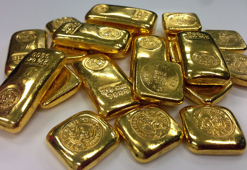 Hit by falling oil prices, Venezuela gets on with gold and diamond mining