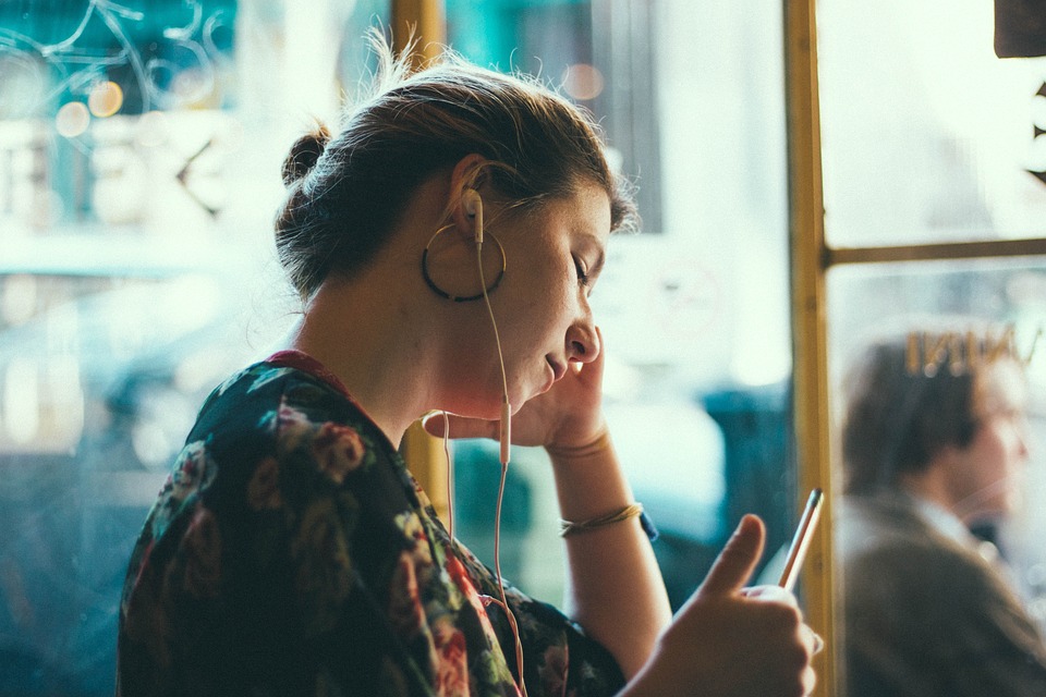 UK authorities set to fight harmful content on social networks