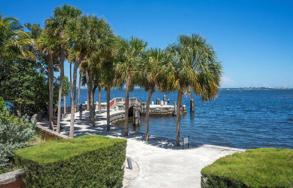 US authorities expand control over transactions with expensive real estate