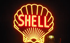 Shell and Venezuela sign five agreements for natural gas development