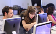 Tech giants lure AI professionals