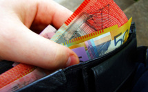 Australia sells a record number of bonds