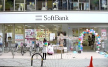 SoftBank to hold IPO of its mobile division
