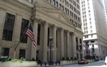 Investors flee gold on Fed hikes