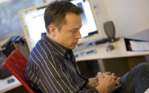 Tesla sets new record, SEC comments on charges against Elon Musk
