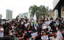 Hong Kong protesters crush parliament