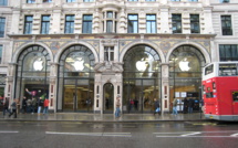 Apple asks UK retail landlords to cut rent in half