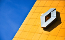Renault climbs out of losses