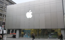 Analysts warn of risk of Apple's market value falling below $2T