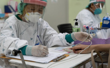 U.S. introduces COVID-19 testing for airline passengers from China