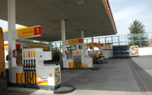 Group of 27 investors urges Shell to set tougher climate targets