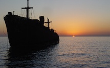 Navigation problems in Persian Gulf create a jam of almost 1,000 ships