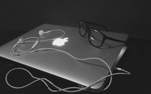 Apple accelerates smart glasses development by recruiting Vision Pro headset developers