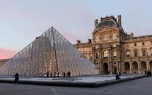 The Louvre reopens to visitors three days after the robbery