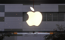 Experts forecast Apple will overtake Samsung in smartphone shipments in 2025 for the first time in 14 years