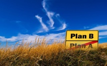 What risks threaten the world economy?