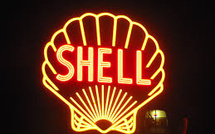 Shell and Venezuela sign five agreements for natural gas development